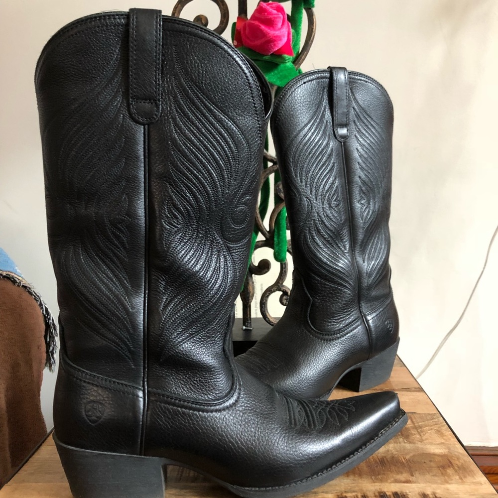 Ariat black cowboy boots size 9.5B